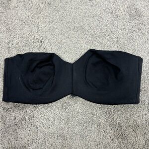 Black‎ strapless bra